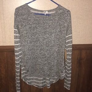 Adorable hi low hem striped sweater EUC!